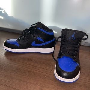 Nike: Air Jordan 1 Mid.💙
